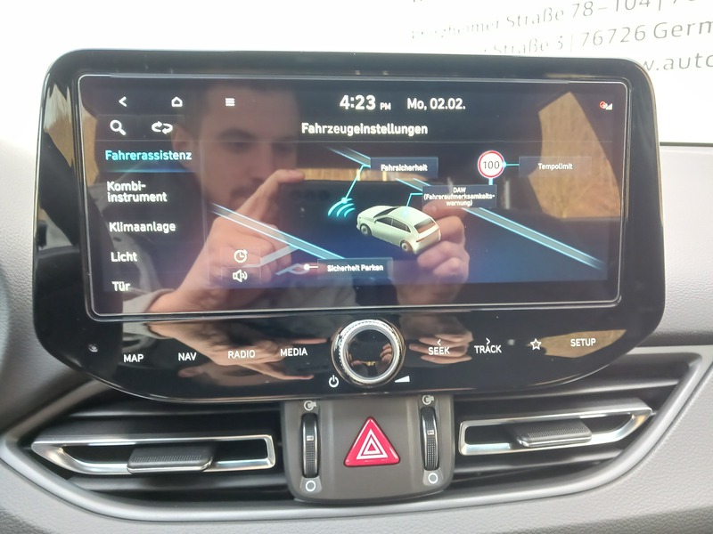 Fahrzeugabbildung i30 Advantage 48V-Mild-Hybrid 2WD DCT Bild 22 von 30