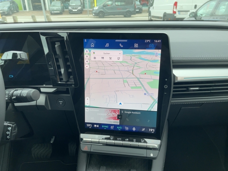Fahrzeugabbildung Scenic E-Tech 100% ele Iconic 220 Long Range Bild 11 von 15