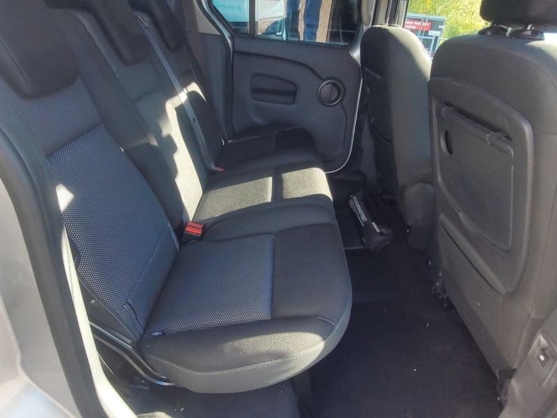 Fahrzeugabbildung Kangoo Intens ENERGY dCi 110 Bild 8 von 12