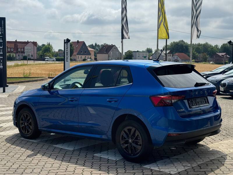 Fahrzeugabbildung Fabia *Klima/CarPlay/EPH* Bild 4 von 12