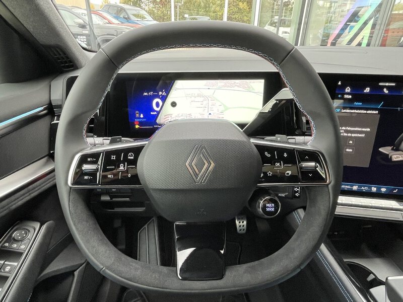 Fahrzeugabbildung Austral Esprit Alpine Full Hybrid E-Tech 200 Bild 12 von 42