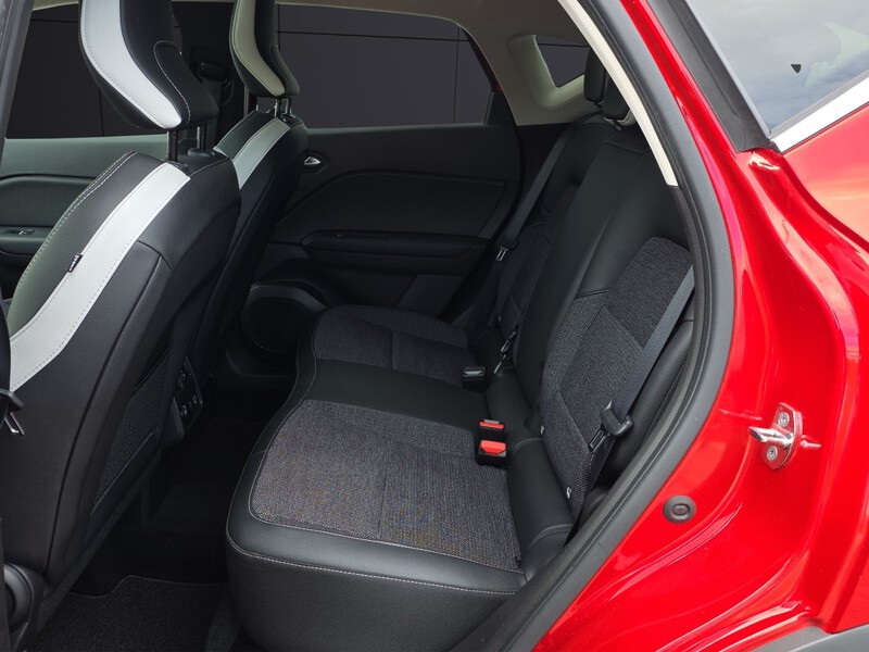 Fahrzeugabbildung Captur Schiebedach Navi Rückfahrkamera Bild 9 von 15