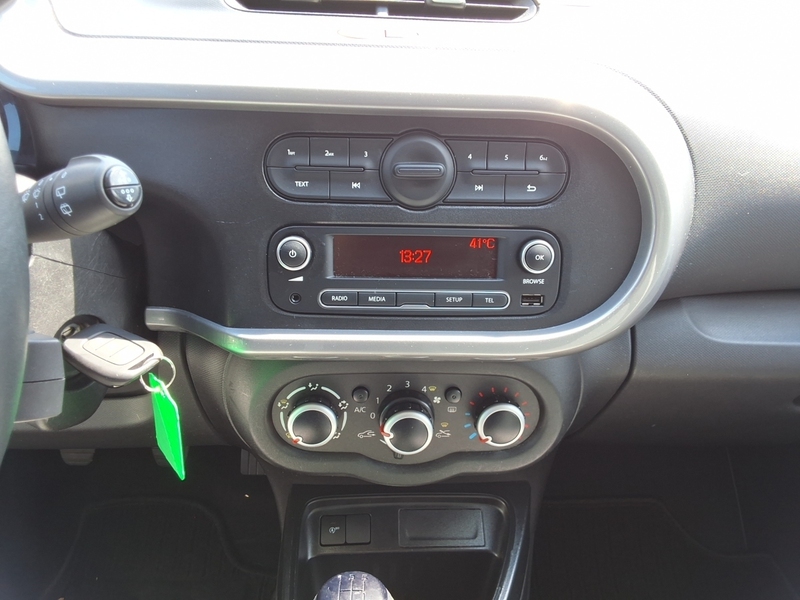 Fahrzeugabbildung Twingo KLIMA/RADIO/ Bild 10 von 16