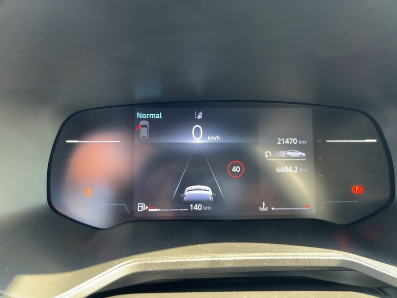 Fahrzeugabbildung Clio Apple CarPlay PDC KLIMA BT Bild 17 von 20