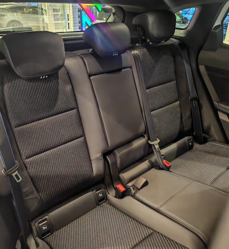 Fahrzeugabbildung Austral Esprit Alpine Full Hybrid E-Tech 200 Bild 6 von 45