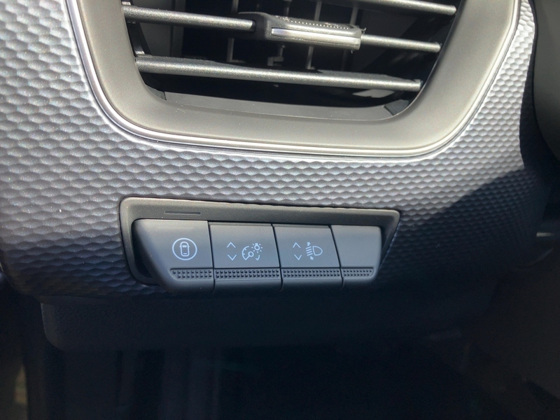Fahrzeugabbildung Arkana AUTOMATIK Bild 14 von 20