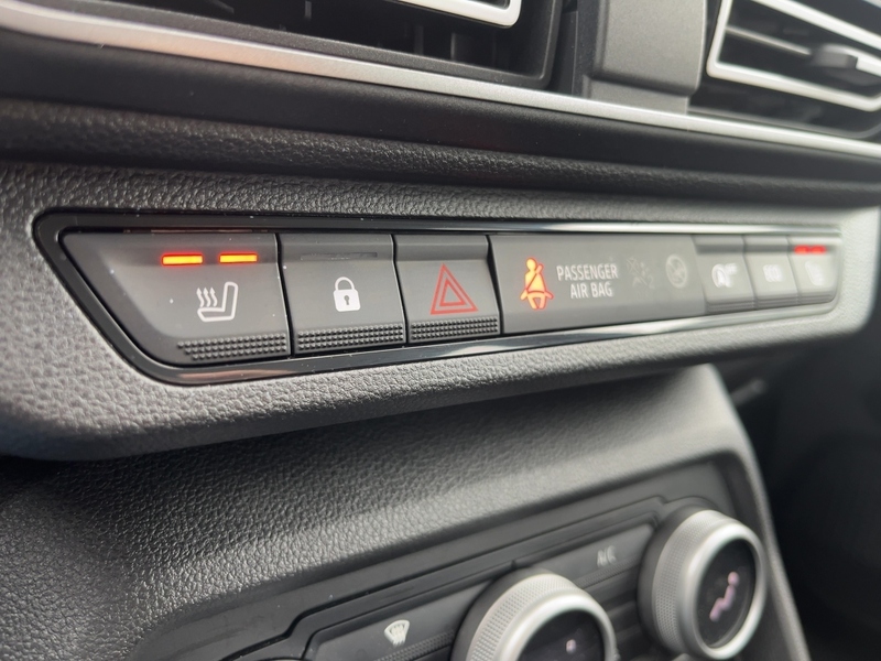 Fahrzeugabbildung Sandero Journey TCe 90 CVT+NAVI+KAMERA+SHZG+LED+CARPLAY+ Bild 15 von 15