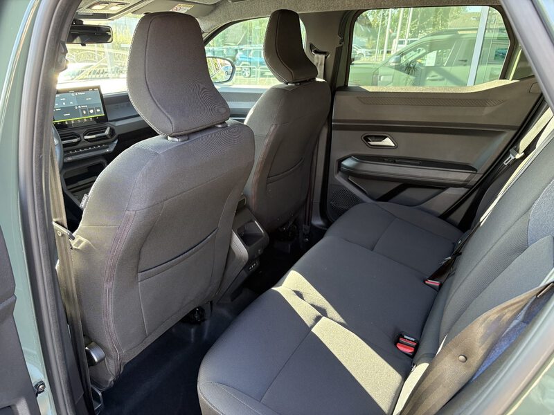 Fahrzeugabbildung Duster Journey HYBRID 140 Bild 9 von 10