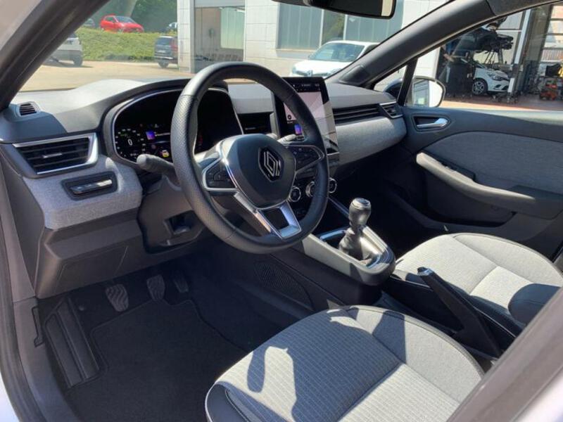 Fahrzeugabbildung Clio Techno Bild 10 von 15