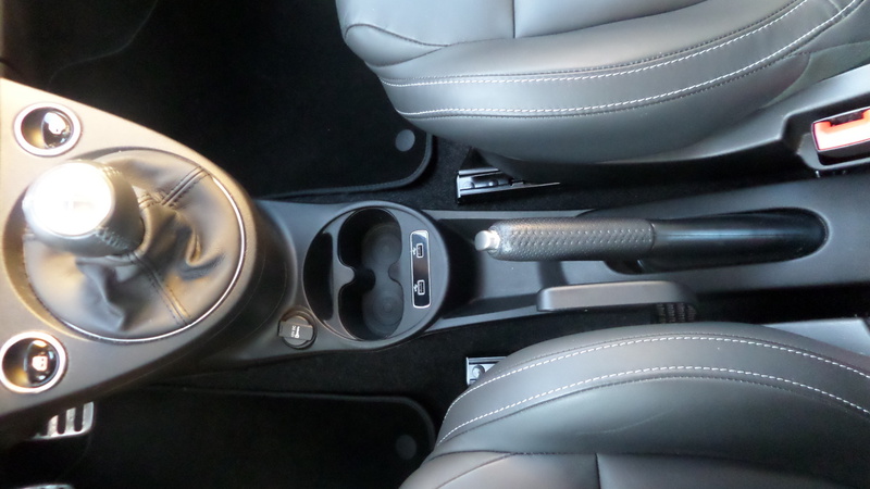 Fahrzeugabbildung Abarth Einparkhilfe hinten Klimaanlage DAB+ Bild 13 von 14