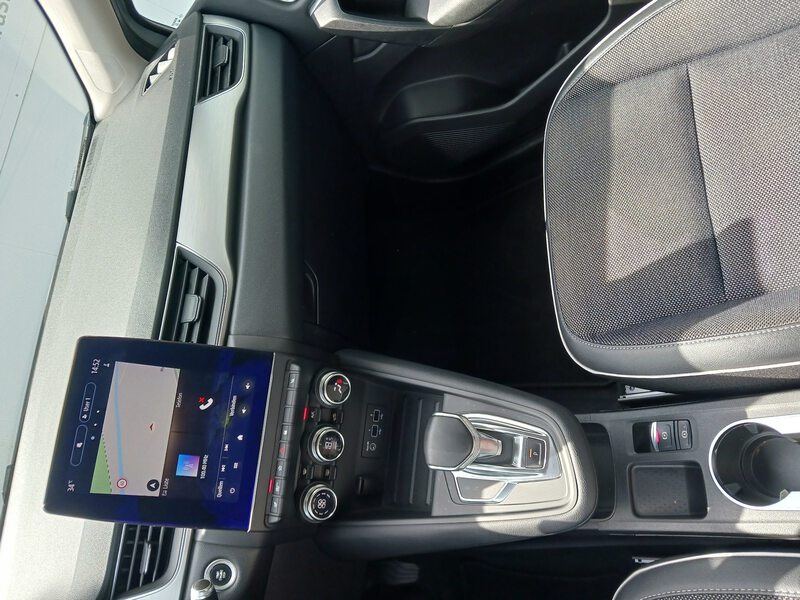 Fahrzeugabbildung Captur Intens TCe 155 EDC Start&Stop *AUTOMATIK* Bild 28 von 30