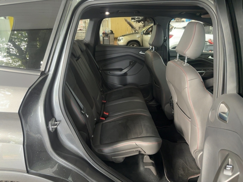 Fahrzeugabbildung Kuga 1.5 EcoBoost ST-Line 4x4 Start/Stopp Bild 11 von 26