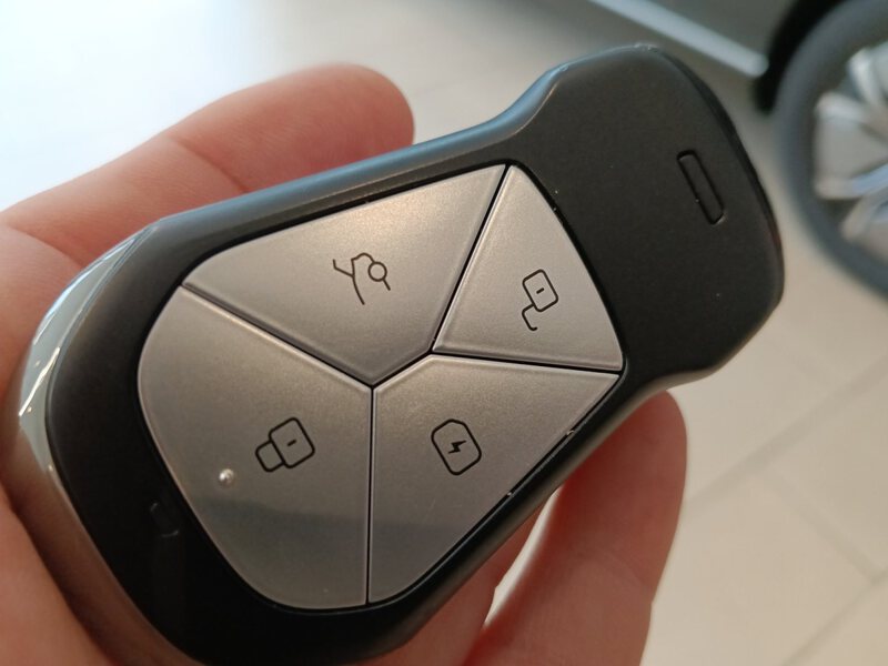 Xpeng G9
