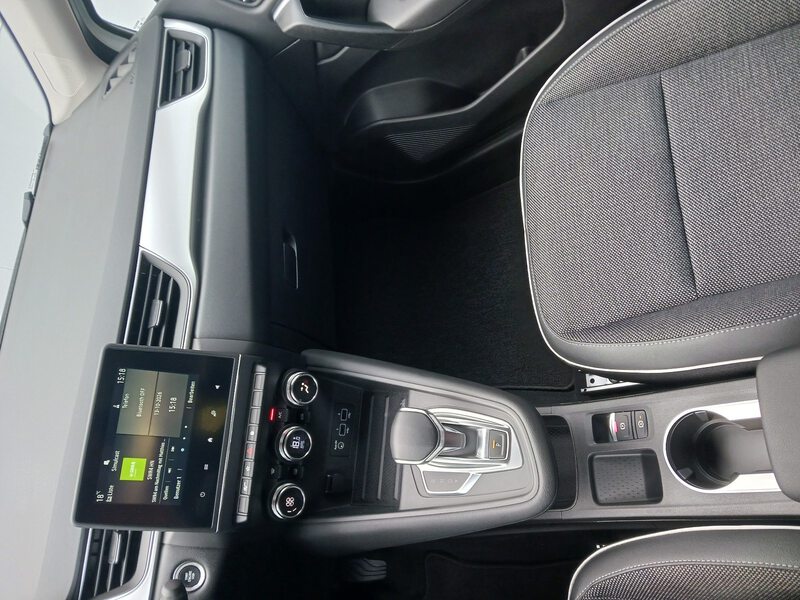 Fahrzeugabbildung Captur Intens Mild-Hybrid TCe 140 EDC Start&Stop Bild 25 von 27
