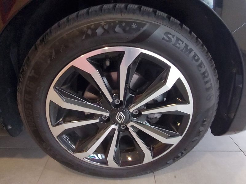 Fahrzeugabbildung Clio KISS TCe 90 Bild 6 von 12