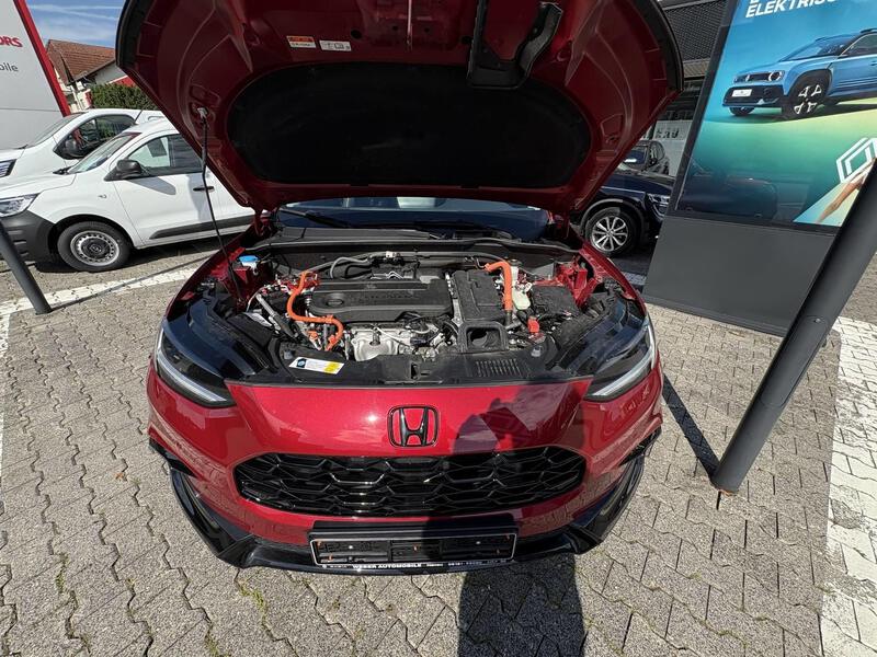Fahrzeugabbildung ZR-V e:HEV Sport Black-Emblem-Kit Bild 16 von 18