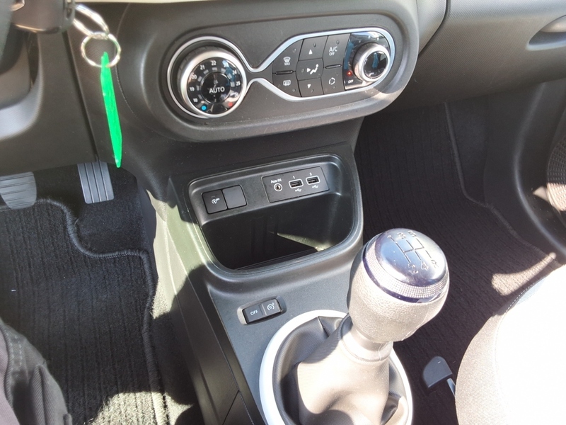Fahrzeugabbildung Twingo CARPLAY/KLIMA/TOUCH Bild 14 von 16