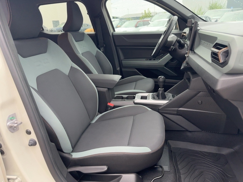 Fahrzeugabbildung Duster Extreme TCe 130 *GJR*SHZ*KAMERA*KLIMAAUTO.* Bild 11 von 15