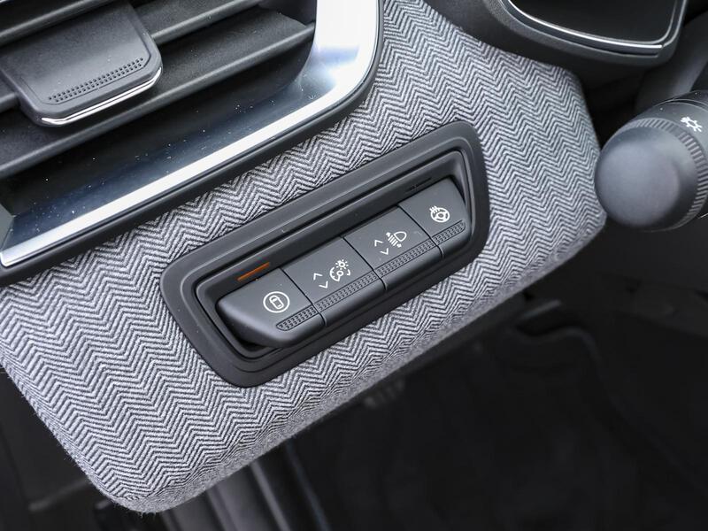 Fahrzeugabbildung Clio NAVI PDC KLIMA LM-Felgen BT ZV Bild 9 von 15