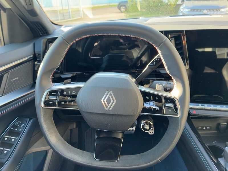 Fahrzeugabbildung Rafale Atelier Alpine Plug-in Hybrid 300 4x4*GJR Bild 9 von 15
