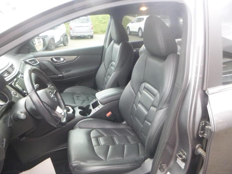 Fahrzeugabbildung Qashqai 1.7 dCi Xtronic 4x4 Bild 7 von 23