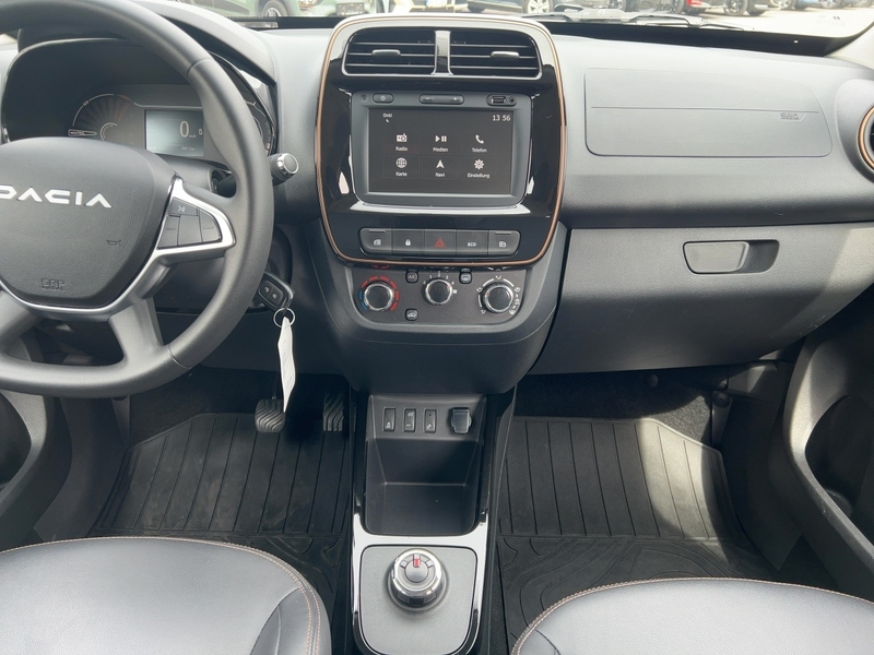 Fahrzeugabbildung Spring RÜCKFAHRKAMERA Bild 12 von 24