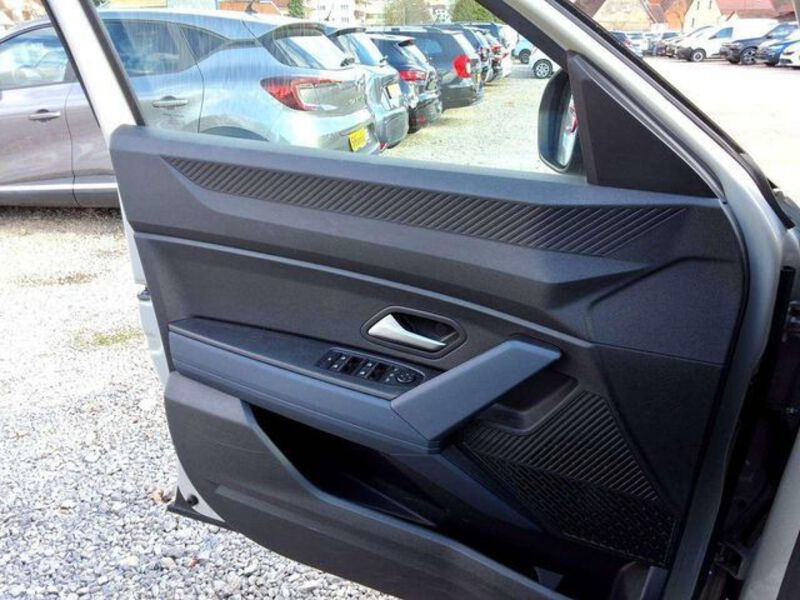 Fahrzeugabbildung Duster TCE 130/360KAMERA/NAVI/CARPLAY Bild 16 von 17