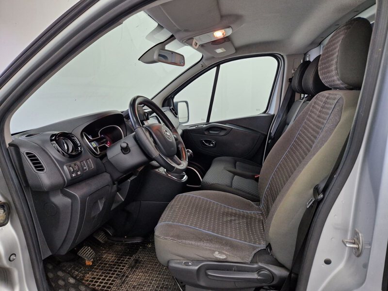 Fahrzeugabbildung Vivaro B Kasten 1.6 CDTI Biturbo L2H1 2.9t AHK Bild 8 von 33