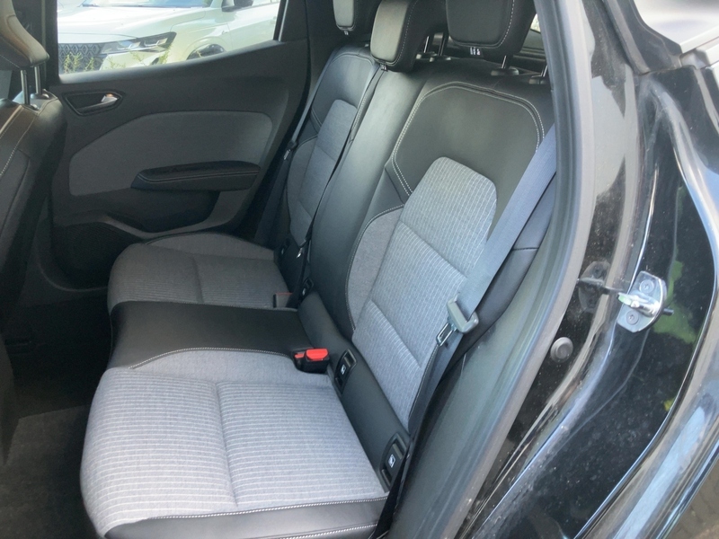 Fahrzeugabbildung Clio Lutecia 1.0 TCe 90 GPF Bild 8 von 20