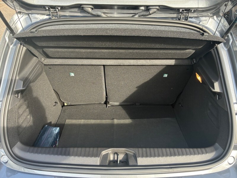 Fahrzeugabbildung Clio Navi Klima RFK SHZ Bild 6 von 17