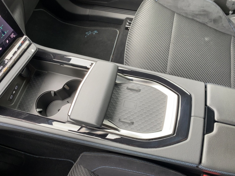 Fahrzeugabbildung Austral Iconic Esprit Alpine E-Tech full hybrid 200 Bild 17 von 19