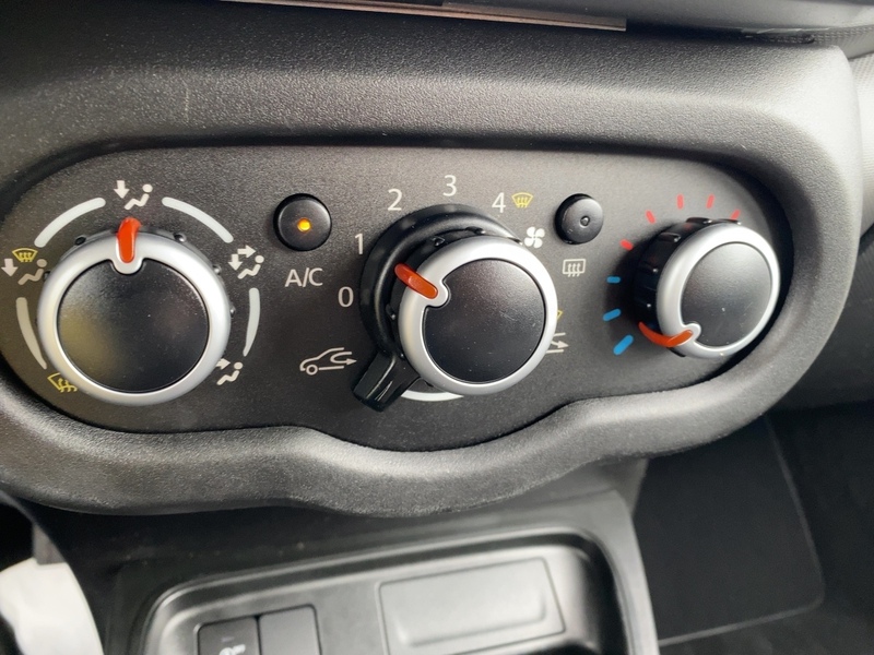 Fahrzeugabbildung Twingo ZEN SCe 65 Bild 19 von 21