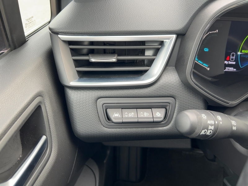 Fahrzeugabbildung Clio INTENS E-TECH 140 Bild 14 von 16