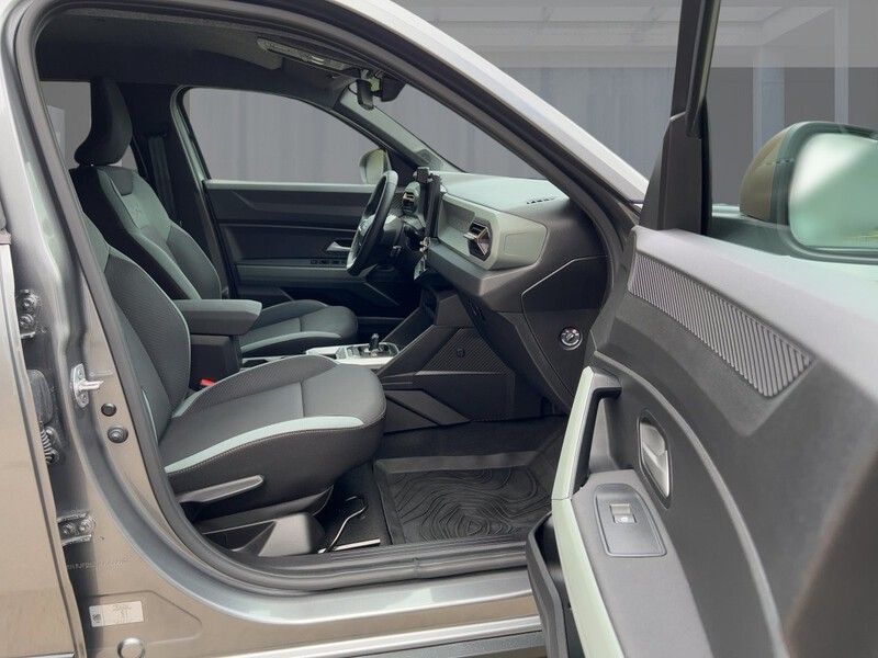 Fahrzeugabbildung Duster 1.6 E-TECH 140 Extreme  Bild 8 von 30