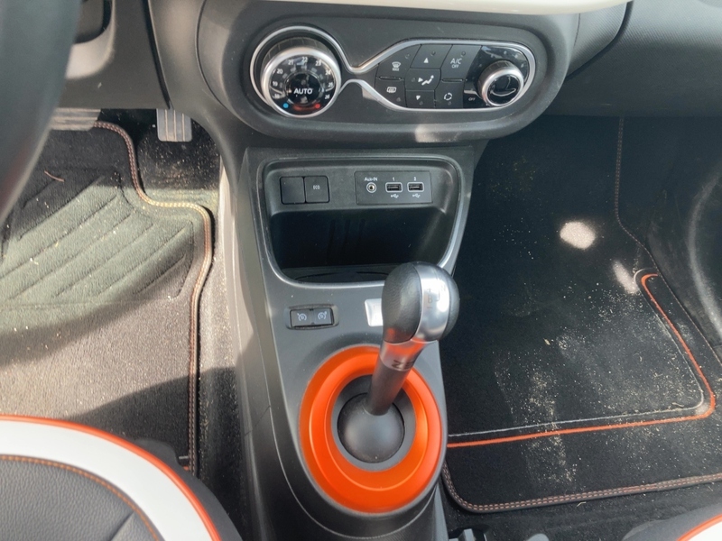 Fahrzeugabbildung Twingo ELECTRIC VIBES Bild 13 von 20
