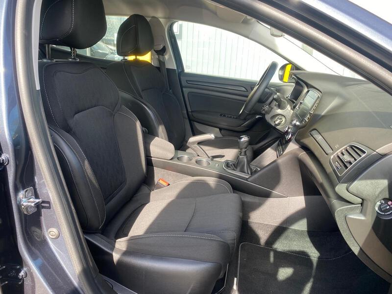 Fahrzeugabbildung Megane IV 1.3 TCe 115 Limited GPF Bild 5 von 12