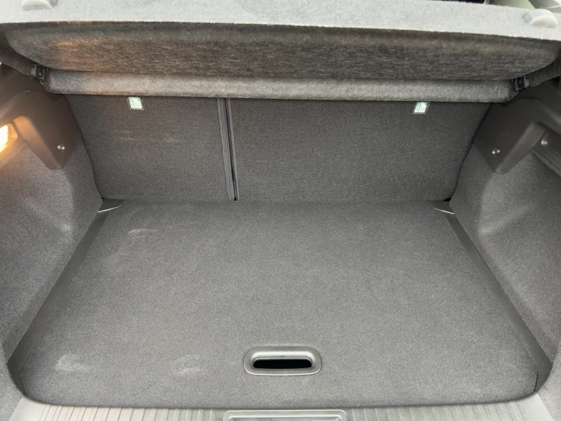 Fahrzeugabbildung Captur TCe 140 EDC Mild-Hybrid Techno *Automatik* Bild 12 von 15