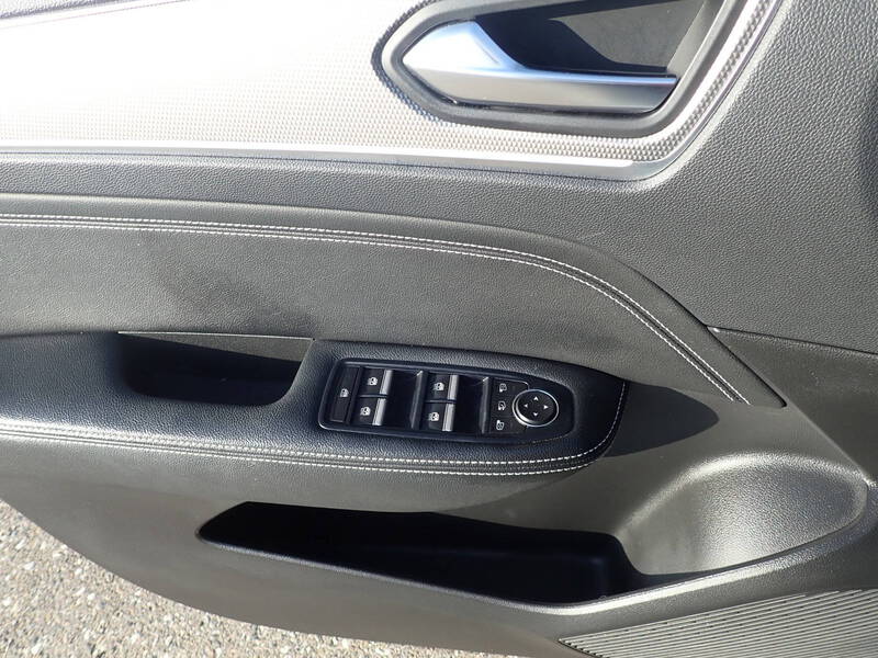 Fahrzeugabbildung Arkana INTENS TCe 140 EDC (M Bild 16 von 18