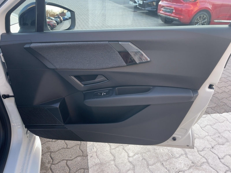 Fahrzeugabbildung Clio +Einparkhilfe+Klimaanlage Bild 27 von 50