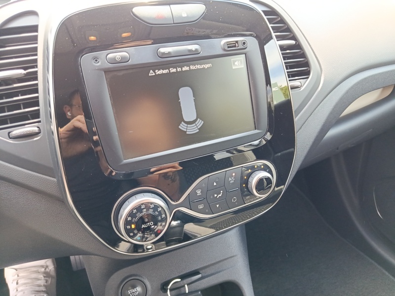 Fahrzeugabbildung Captur Intens TCe 90 Bild 11 von 17