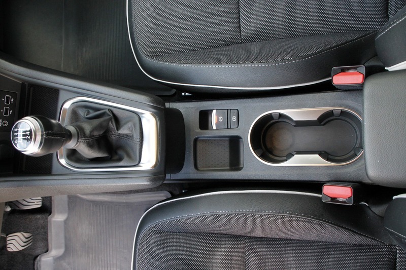 Fahrzeugabbildung Captur Techno Mild Hybrid 140 Bild 11 von 21