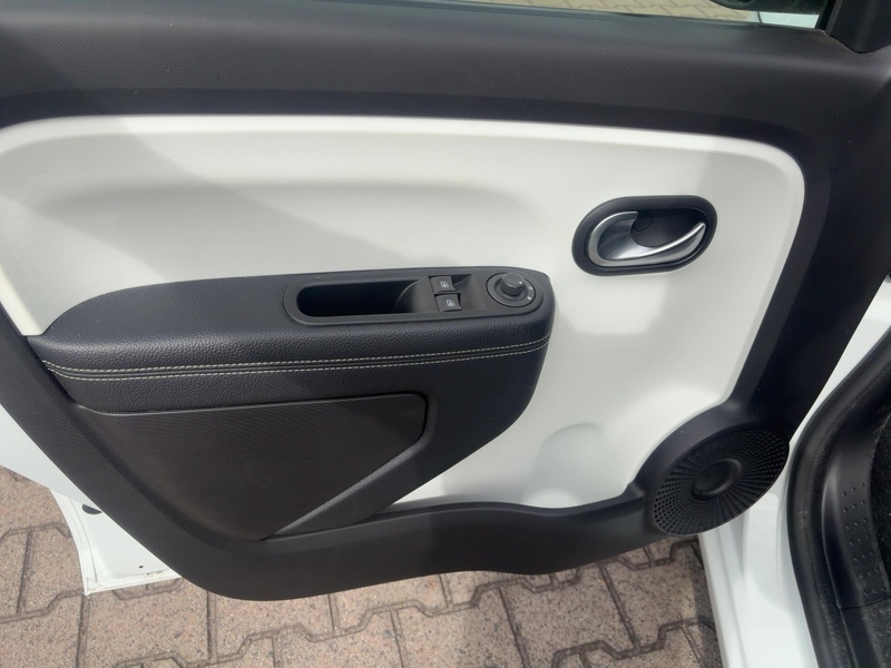 Fahrzeugabbildung Twingo Intens SCe 75 S Bild 9 von 20