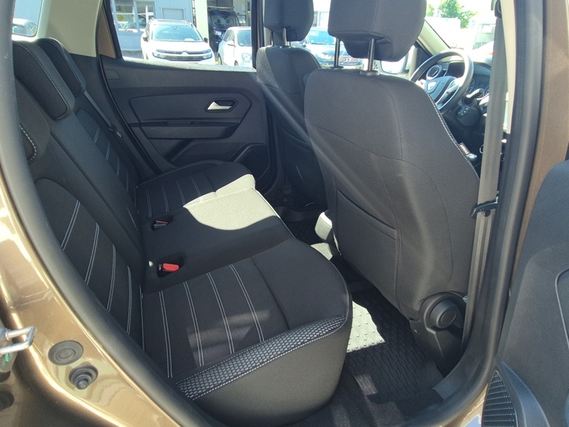 Fahrzeugabbildung Duster Prestige TCe 150 2WD GPF Bild 8 von 15