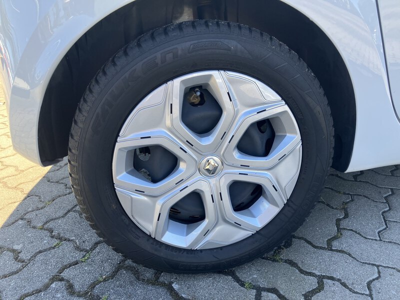 Fahrzeugabbildung Twingo TWINGO LIMITED SCe 65 Start & Stop Bild 12 von 16