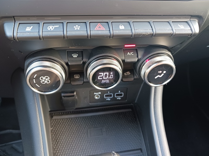 Fahrzeugabbildung Captur Mild-Hybrid Intens TCe 140 EDC Start&Stop Bild 26 von 30