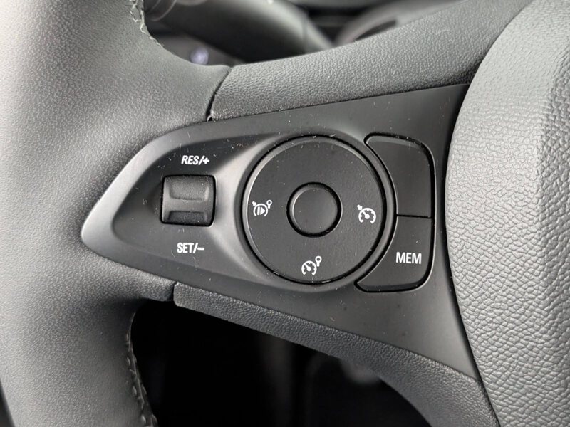 Fahrzeugabbildung Corsa 1.5 CDTI Elegance Kamera LED Bild 29 von 37