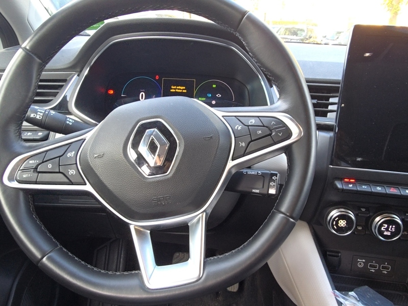 Fahrzeugabbildung Captur EDITION ONE E-TECH PLUG-IN 160 Bild 16 von 20