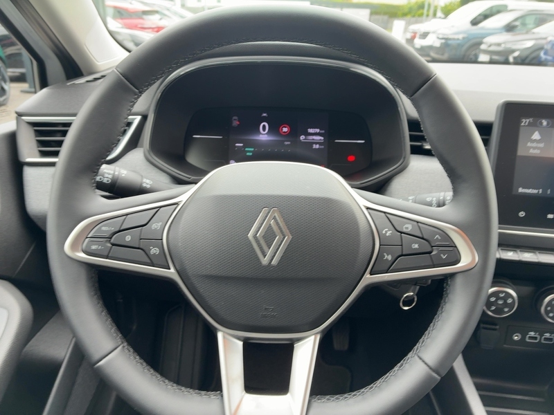 Fahrzeugabbildung Clio Allwetter+PDC+Carplay Bild 13 von 50