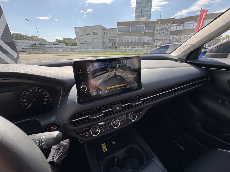 Fahrzeugabbildung ZR-V e:HEV Sport Black-Emblem-Kit Bild 15 von 18