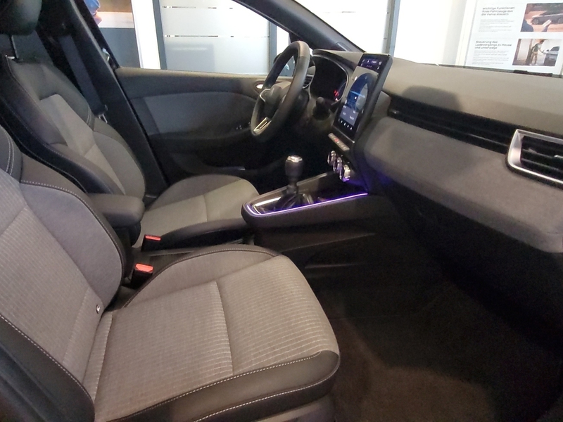 Fahrzeugabbildung Clio KISS TCe 90 Bild 7 von 12